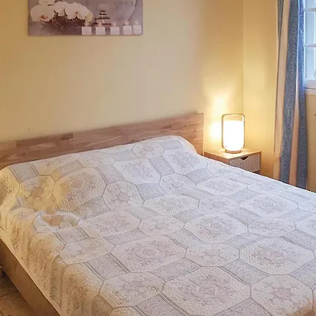 2 Bedroom Amazing In Holiday home *